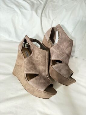Steve Madden Taupe Suede Cutout Wedge Sandals